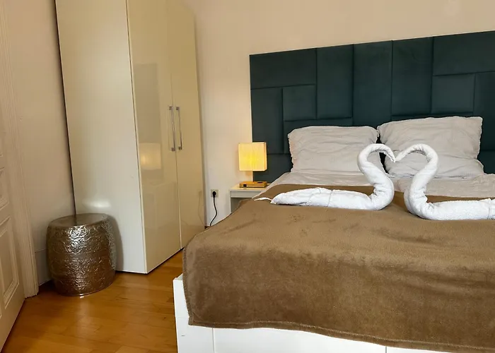Next To Stadthalle I Your Retreat In